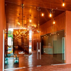 Kefren s.a. Fachadas, divisiones de vidrio y sistemas plegables. Productos en Panamá